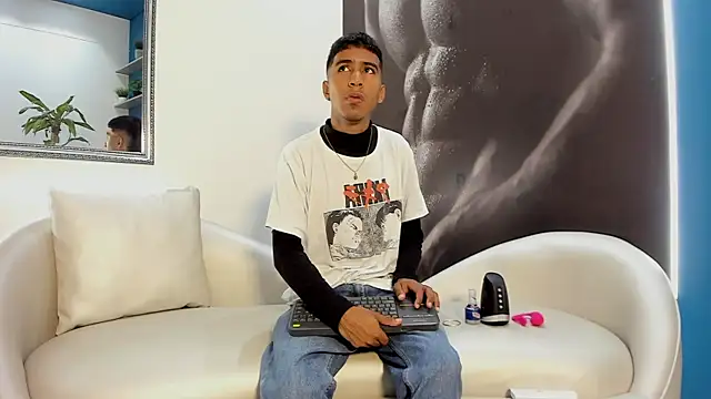 Snapshot of ender_h0t chatting on 25, 11, 2025 ender h0t online show from 25, 11, 2025