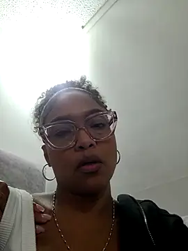 Snapshot of BiiancaEstradaa chatting on 16, 5, 2026 BiiancaEstradaa online show from 16, 5, 2026