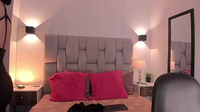 Seraphyne666 online show from 6, 2, 2026