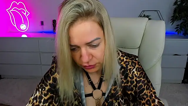 Anna Snows online show from 3, 10, 2025