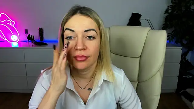 Anna Snows online show from 1, 12, 2025