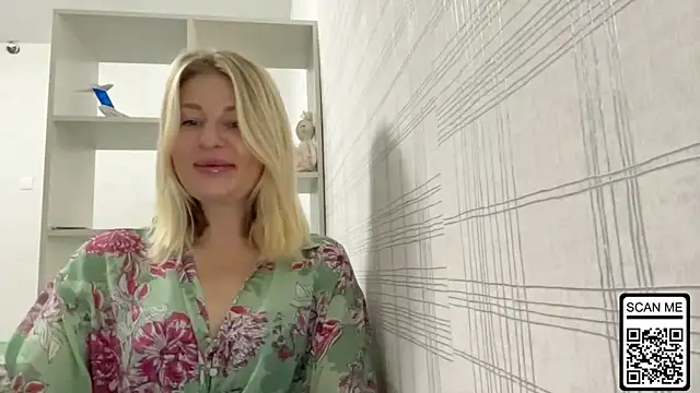 Blondie xoxoxo online show from 16, 10, 2025