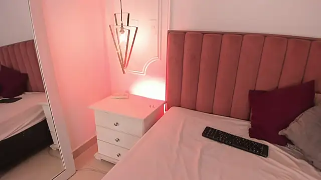 Snapshot of Tessa_Sinclaire chatting on 3, 6, 2026 Tessa Sinclaire online show from 3, 6, 2026
