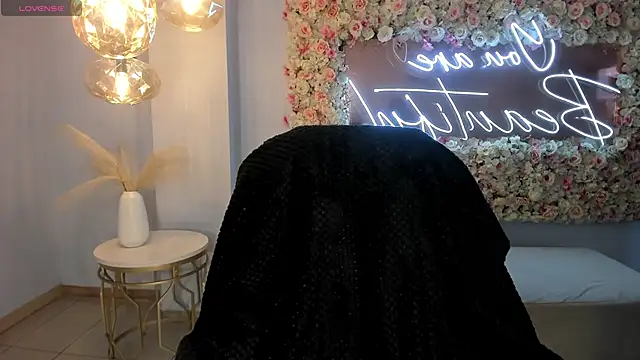 MilaColeman online show from 15, 12, 2025