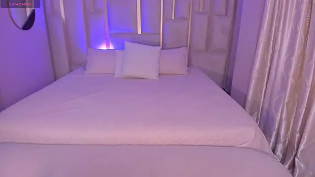 LizzCooper online show from 28, 9, 2025