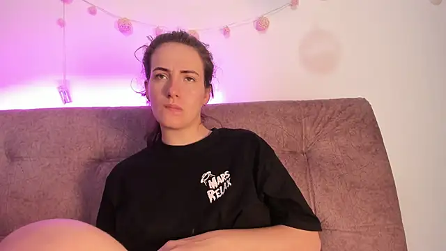 katalella brown1 online show from 26, 9, 2025