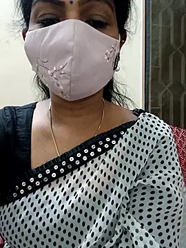 Snapshot of Rithya27 chatting on 4, 10, 2025 Rithya27 online show from 4, 10, 2025