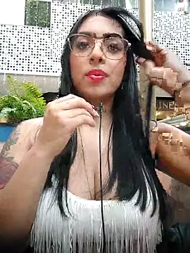 Linda Saenz  online show from 21, 11, 2025