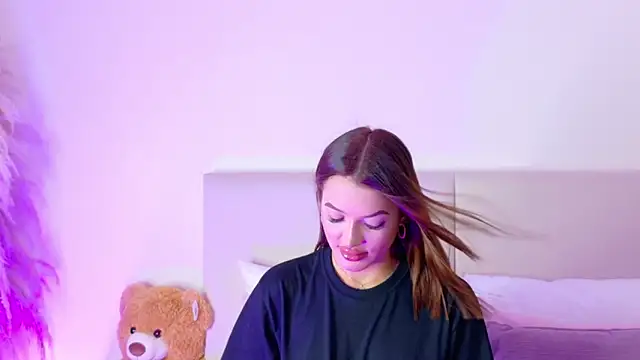 Bella-taylorr online show from 7, 10, 2025