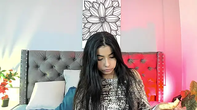 Snapshot of sophiielust chatting on 8, 9, 2025 sophiielust online show from 8, 9, 2025
