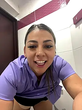 Snapshot of CandelaMartineez chatting on 8, 10, 2025 CandelaMartineez online show from 8, 10, 2025