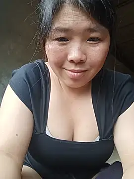 Snapshot of quynhkoolbae chatting on 7, 7, 2026 quynhkoolbae online show from 7, 7, 2026