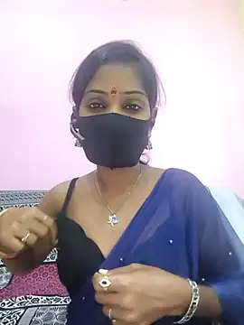 Snapshot of mounika26 chatting on 18, 10, 2025 mounika26 online show from 18, 10, 2025