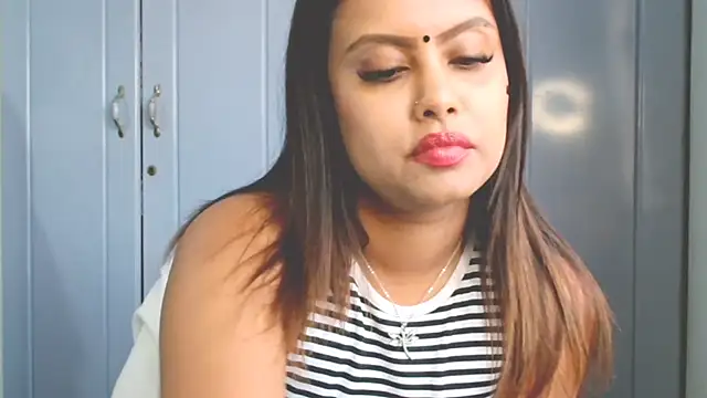 Snapshot of Indian_GlowingMiax chatting on 28, 9, 2025 Indian GlowingMiax online show from 28, 9, 2025