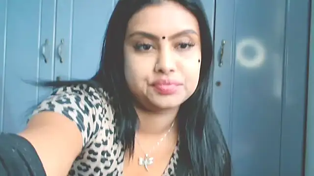 Snapshot of Indian_GlowingMiax chatting on 4, 10, 2025 Indian GlowingMiax online show from 4, 10, 2025