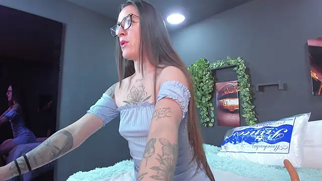 VelvetGreen online show from 6, 11, 2025