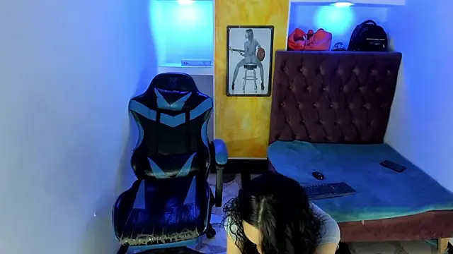 alison moon7 online show from 11, 11, 2025