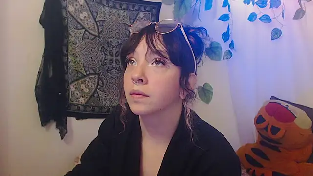 Snapshot of MysticNight_ chatting on 6, 11, 2025 MysticNight online show from 6, 11, 2025