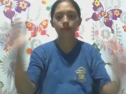 Snapshot of preggymom19 chatting on 10, 10, 2025 preggymom19 online show from 10, 10, 2025