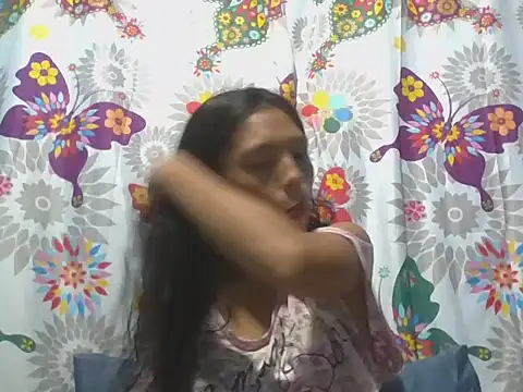 Snapshot of preggymom19 chatting on 15, 10, 2025 preggymom19 online show from 15, 10, 2025