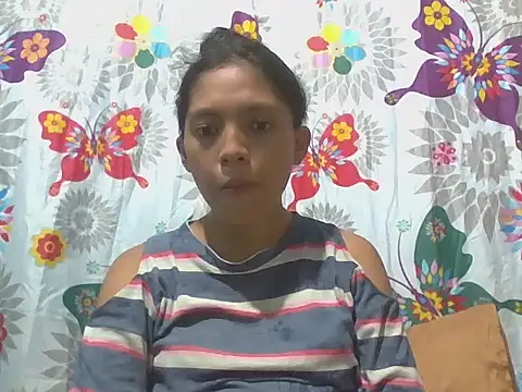 Snapshot of preggymom19 chatting on 24, 10, 2025 preggymom19 online show from 24, 10, 2025