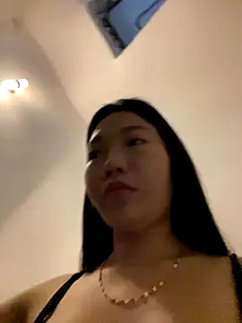 Snapshot of Miumieu chatting on 11, 10, 2025 Miumieu online show from 11, 10, 2025