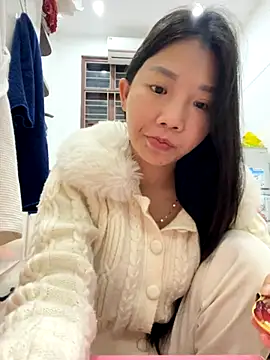 Snapshot of Miumieu chatting on 19, 11, 2025 Miumieu online show from 19, 11, 2025