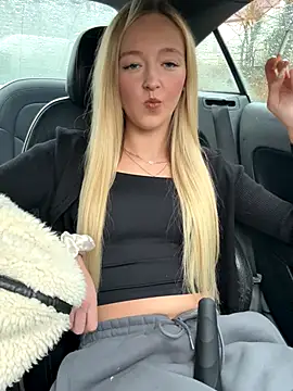 Snapshot of emilypeperoni chatting on 24, 11, 2025 emilypeperoni online show from 24, 11, 2025