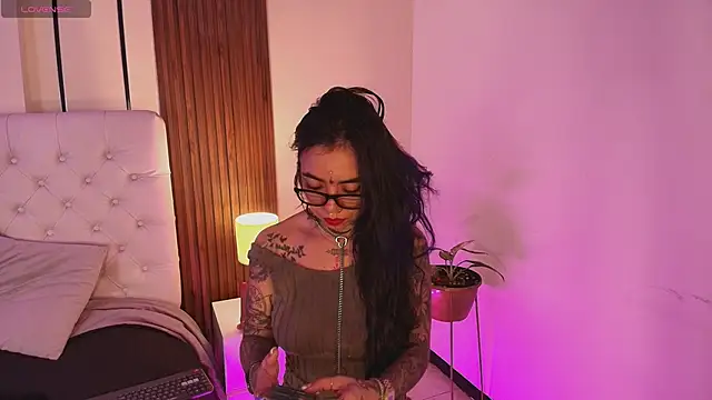 ViolettaAlemida online show from 6, 1, 2026