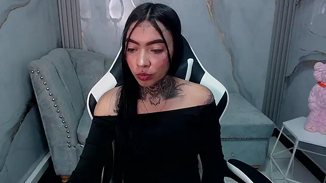 Ashley Blum v online show from 12, 9, 2025