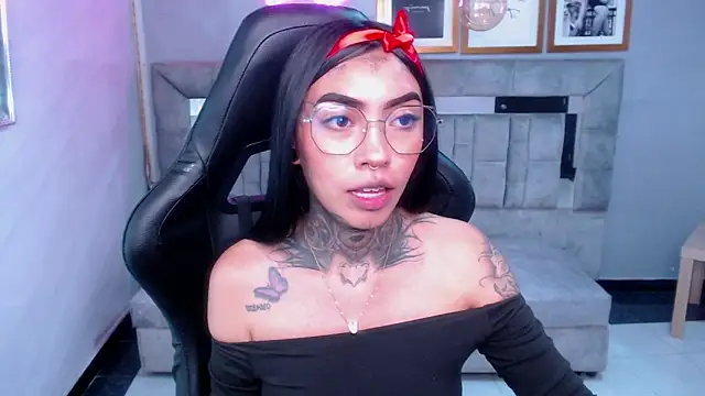 Ashley Blum v online show from 17, 9, 2025