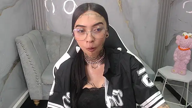 Ashley Blum v online show from 17, 10, 2025