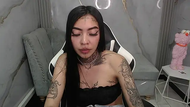 Ashley Blum v online show from 24, 11, 2025