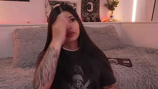 sophieee art online show from 25, 11, 2025