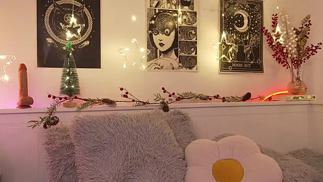 sophieee art online show from 13, 12, 2025