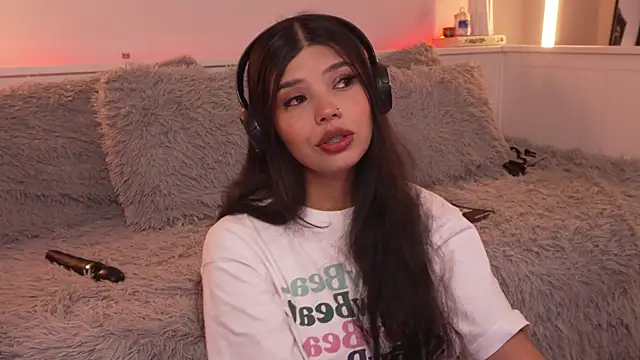 sophieee art online show from 12, 1, 2026