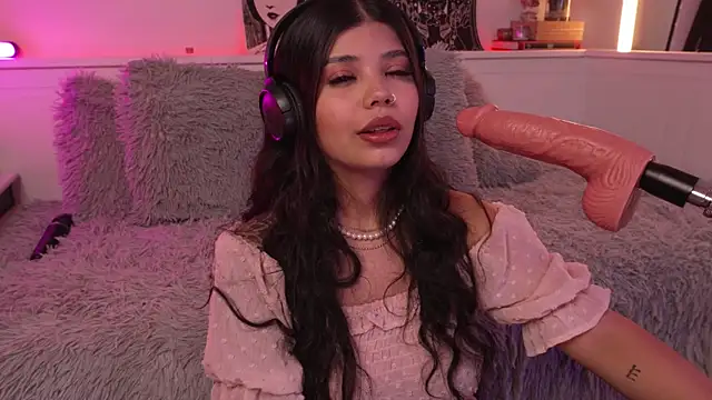 sophieee art online show from 13, 2, 2026