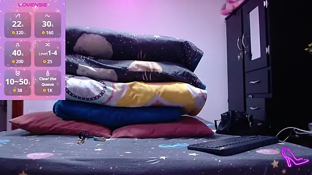 Snapshot of AllysonStonne chatting on 21, 12, 2025 AllysonStonne online show from 21, 12, 2025