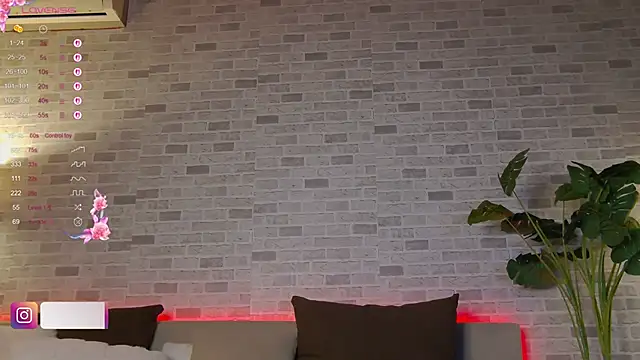 Snapshot of BabyyyLunaX chatting on 4, 12, 2025 BabyyyLunaX online show from 4, 12, 2025