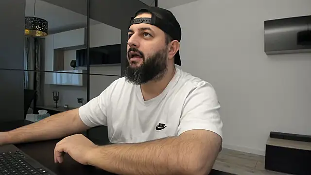 Snapshot of DravenPeak chatting on 7, 10, 2025 DravenPeak online show from 7, 10, 2025