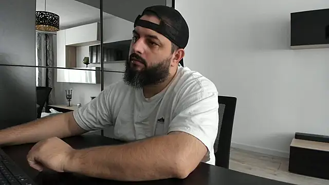 Snapshot of DravenPeak chatting on 11, 10, 2025 DravenPeak online show from 11, 10, 2025