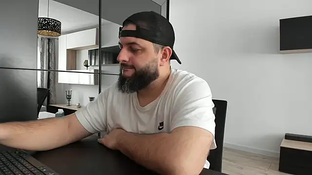 Snapshot of DravenPeak chatting on 6, 11, 2025 DravenPeak online show from 6, 11, 2025