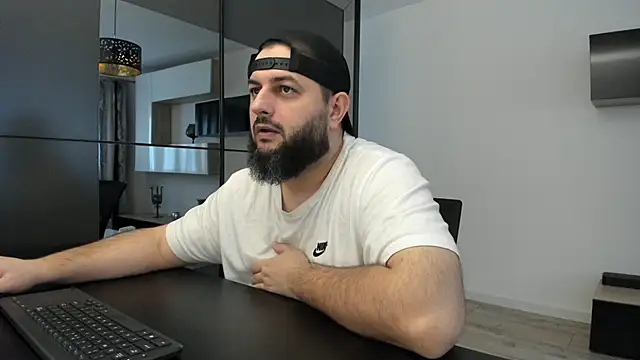 Snapshot of DravenPeak chatting on 8, 11, 2025 DravenPeak online show from 8, 11, 2025