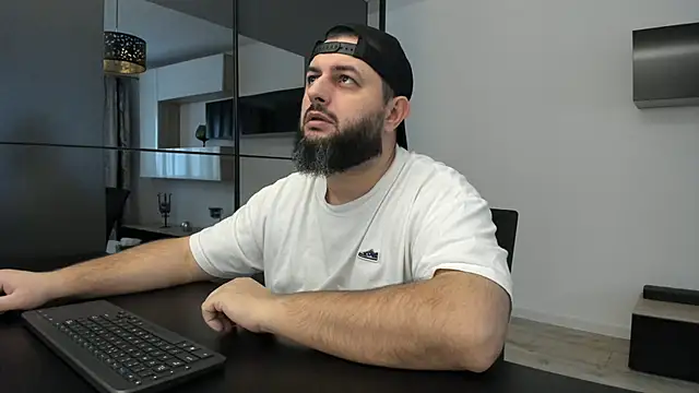 Snapshot of DravenPeak chatting on 10, 11, 2025 DravenPeak online show from 10, 11, 2025