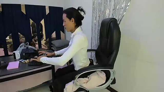 Aisha hotts777 online show from 4, 6, 2026