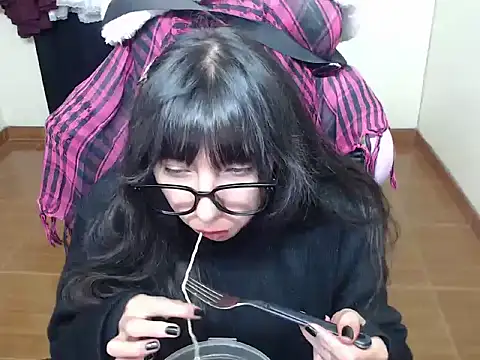 Snapshot of ScarlettShirahoshi chatting on 15, 12, 2025 ScarlettShirahoshi online show from 15, 12, 2025