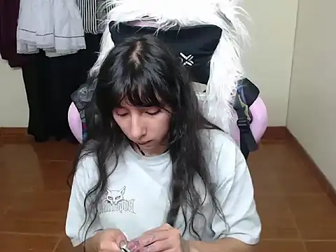 Snapshot of ScarlettShirahoshi chatting on 18, 12, 2025 ScarlettShirahoshi online show from 18, 12, 2025