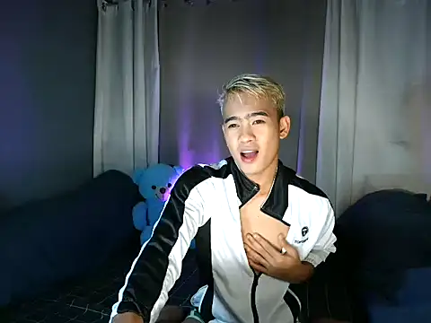 Snapshot of xx_topless chatting on 12, 11, 2025 xx topless online show from 12, 11, 2025