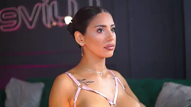 Snapshot of SiennaRuh chatting on 15, 9, 2025 SiennaRuh online show from 15, 9, 2025