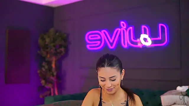 Snapshot of SiennaRuh chatting on 18, 11, 2025 SiennaRuh online show from 18, 11, 2025